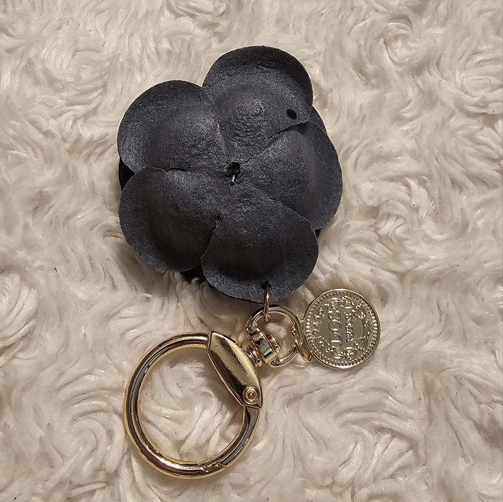 Black Camila Rose Keychain Purse Charm NWOT - Picture 5 of 5
